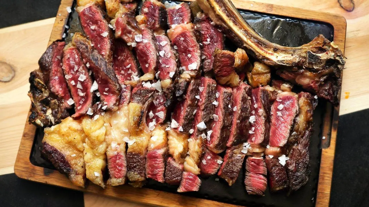 Vistas al Pirineo y un buen chulet&oacute;n: el restaurante de Huesca que te dejar&aacute; sin palabras