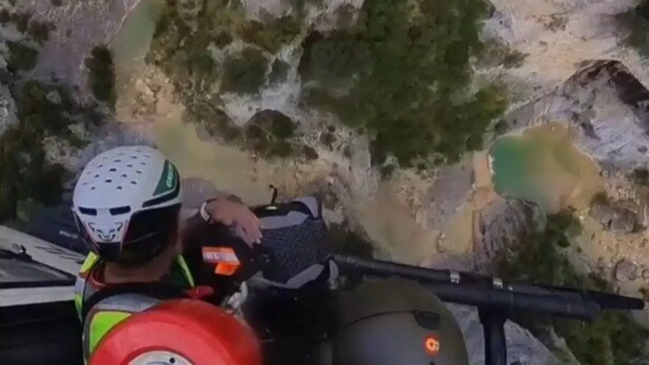 El GREIM y la Unidad A&eacute;rea de Huesca rescatan a un barranquista accidentado en el barrnaco del Masc&uacute;n, en Ot&iacute;n-Bierge (Huesca).