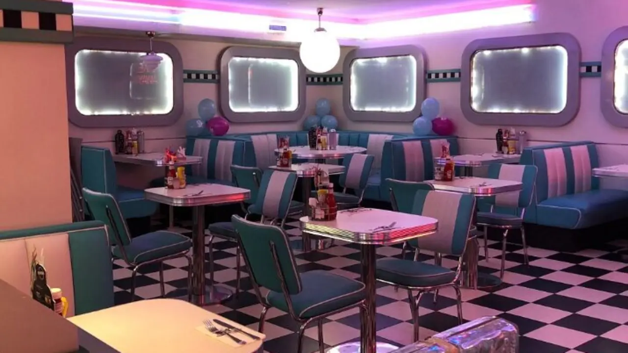 El interior del establecimiento Tommy Mel's en Zaragoza.