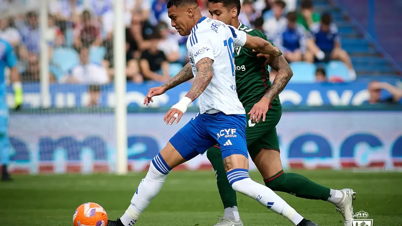 Kervin Arriaga ante la SD Eibar / Real Zaragoza