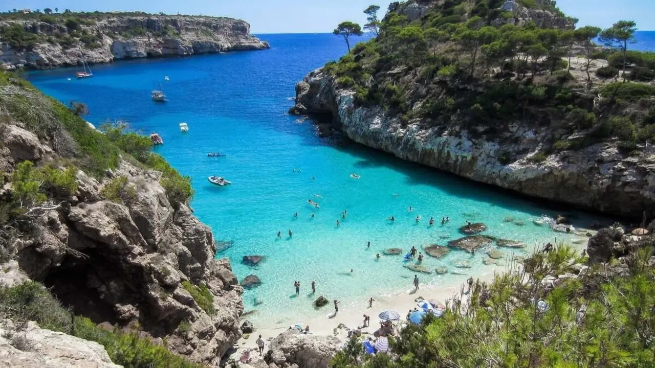 El para&iacute;so a solo 1 hora de Zaragoza playas de infarto, calas rec&oacute;nditas y mucha fiesta