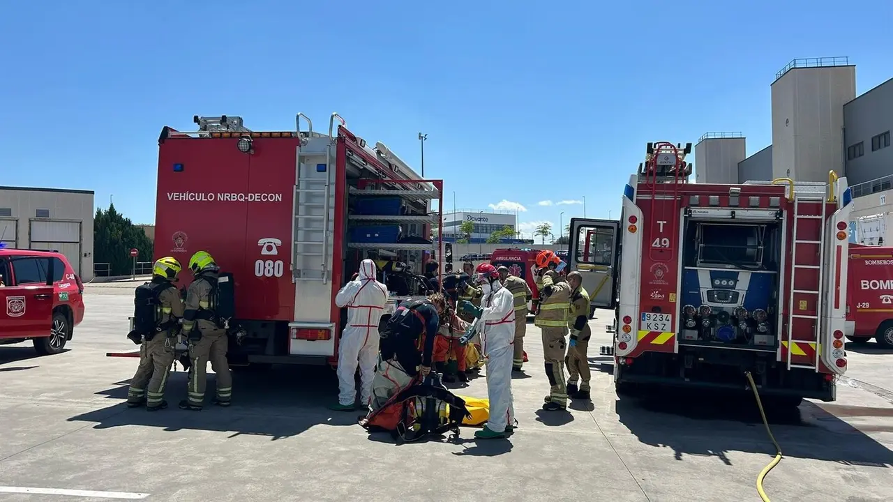 Los bomberos de Zaragoza han controlado la fuga de amon&iacute;aco. / AYUNTAMIENTO DE ZARAGOZA.