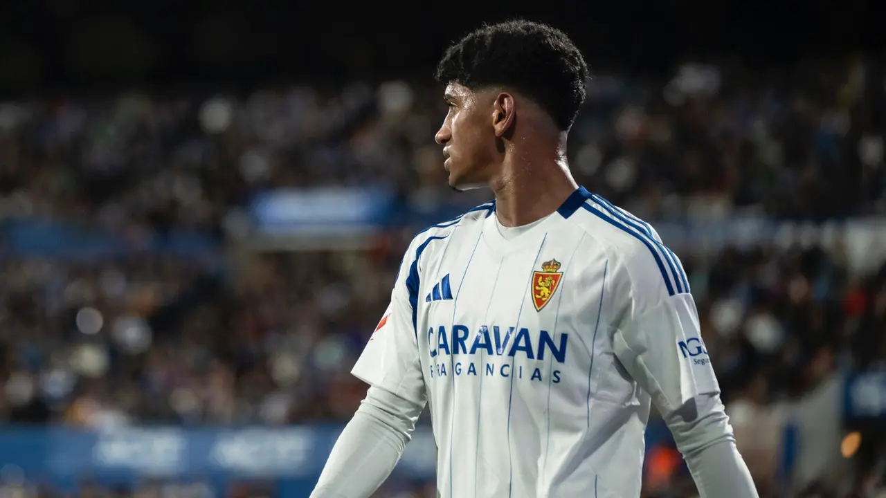 Adu Ares con el Real Zaragoza / MARCOS CEBRI&Aacute;N