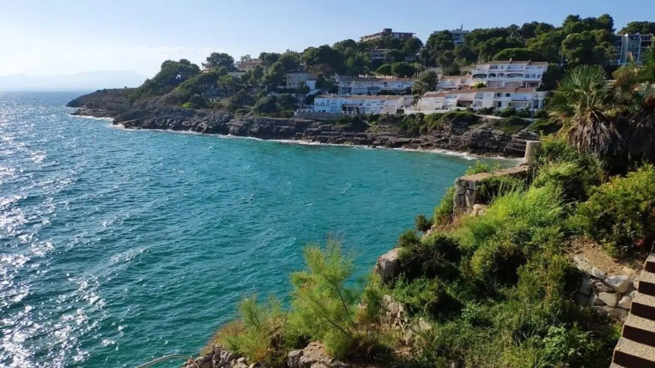 La cala de Salou desconocida por muchos ma&ntilde;os con chiringuito y ideal para bucear