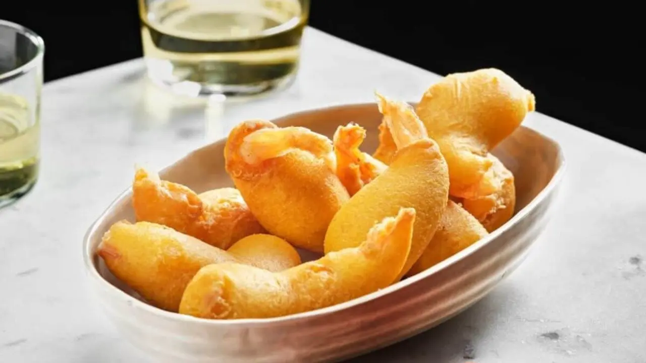 El bar de este pueblo de Zaragoza que borda las gambas rebozadas: riqu&iacute;simas
