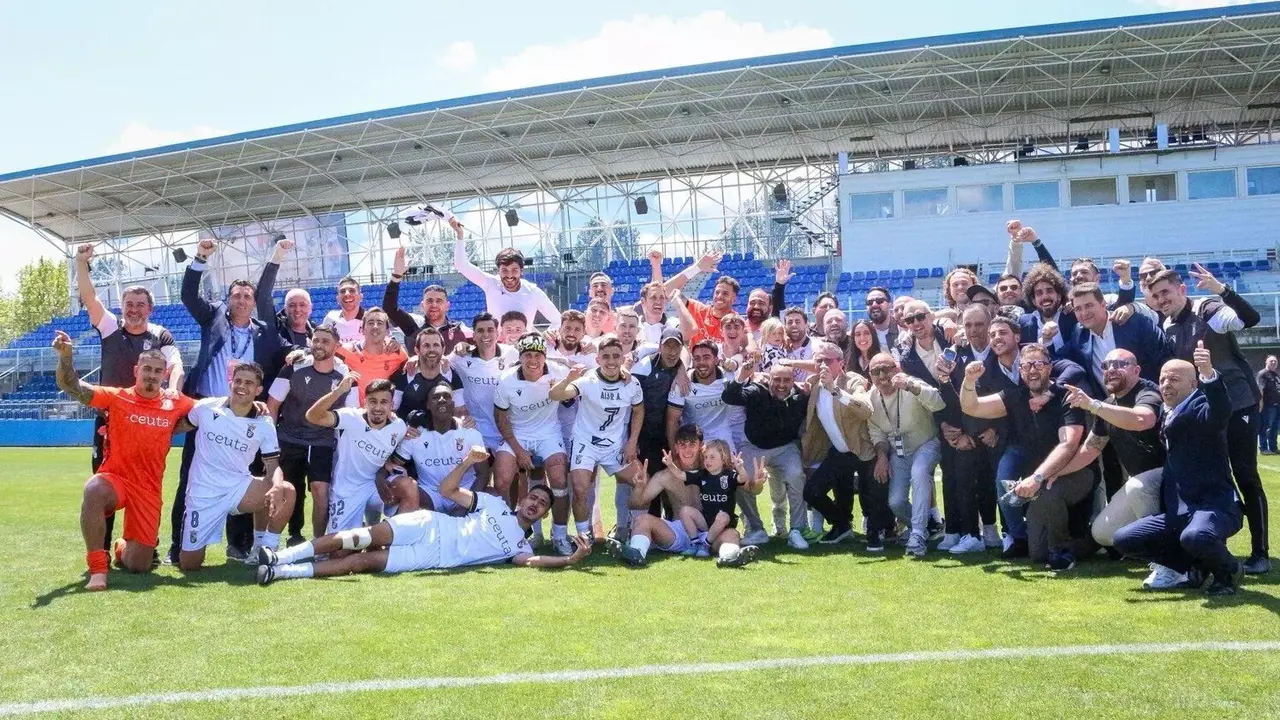 El Ceuta celebrando el acenso / AD CEUTA