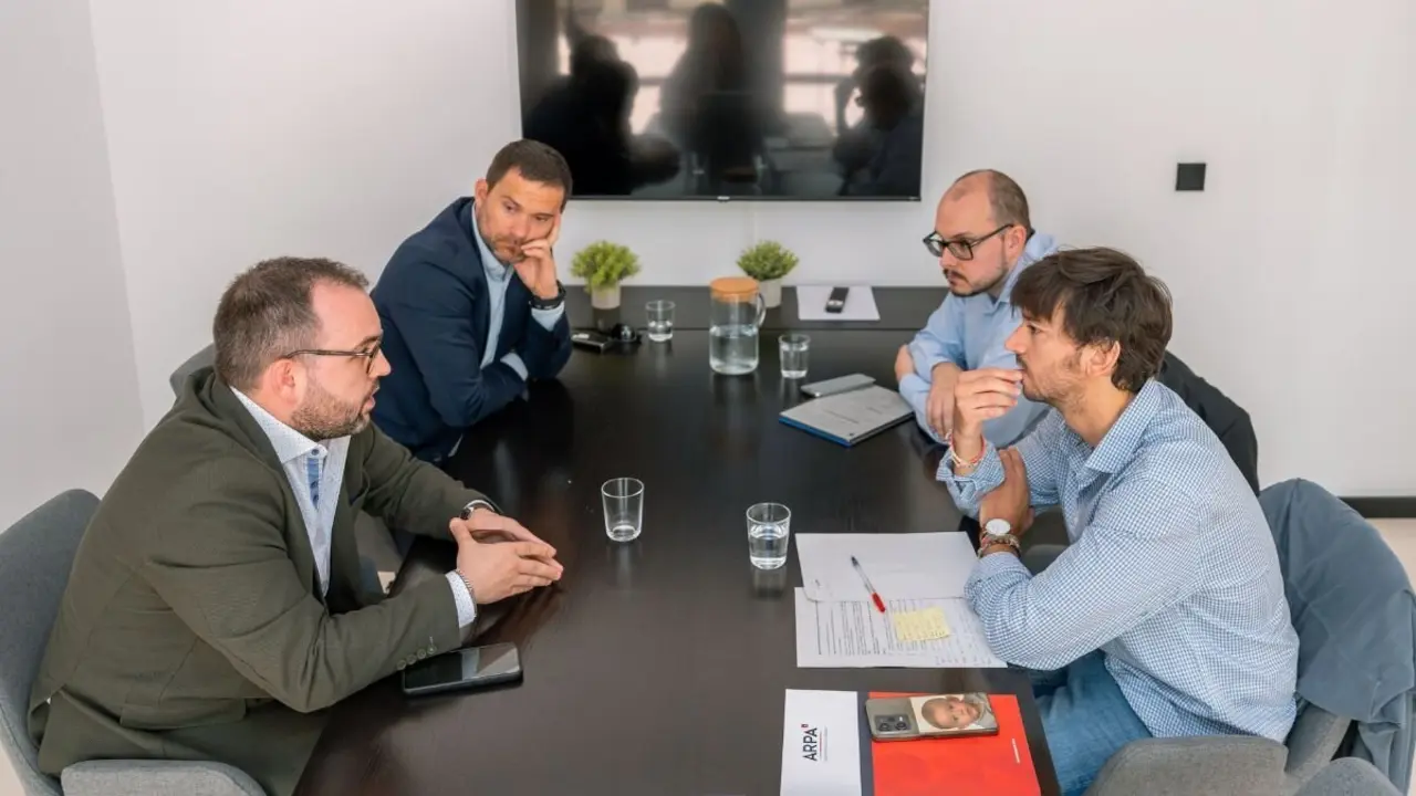 A la izquierda, Sergio Fern&aacute;ndez (Sphere) y Jes&uacute;s Alijarde (Ibersyd); a la derecha, atr&aacute;s, David Fern&aacute;ndez (AWS) y Javier Garc&iacute;a (ARPA). / &Aacute;lvaro Calvo