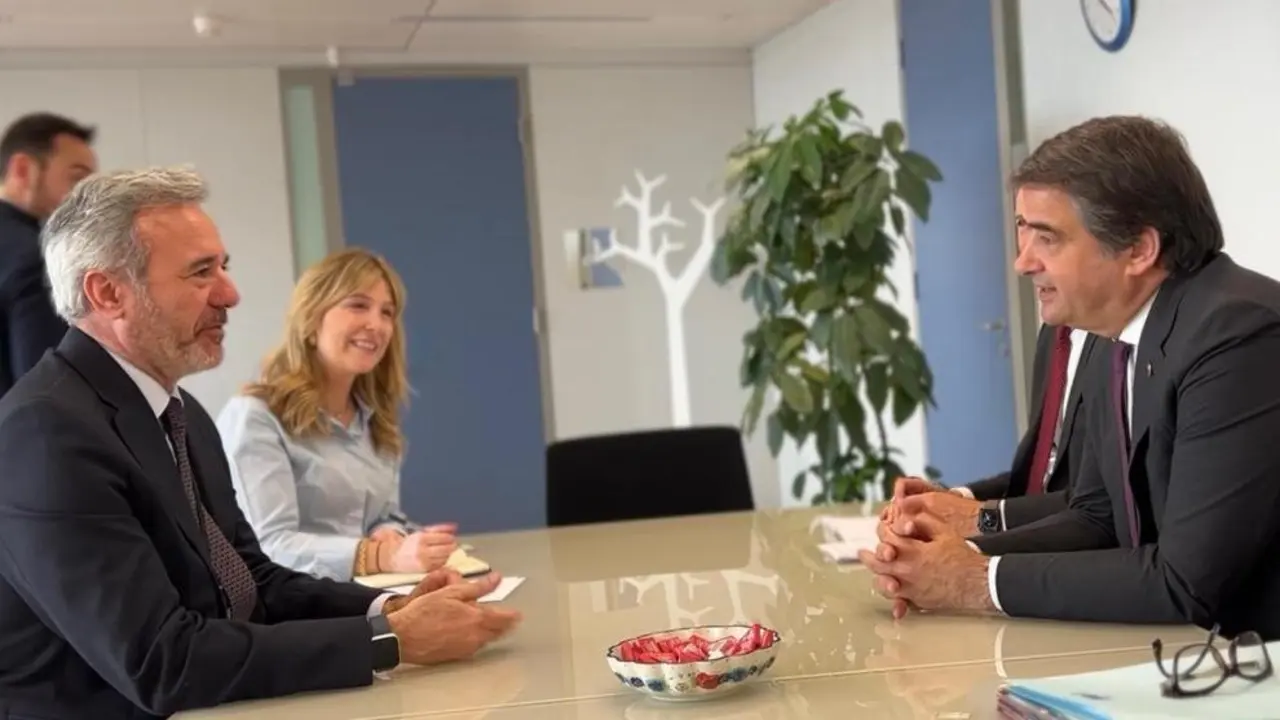 Reuni&oacute;n de Jorge Azc&oacute;n con Raffaele Fitto, vicepresidente Ejecutivo de la Comisi&oacute;n Europea y comisario para Cohesi&oacute;n y Reformas. Reuni&oacute;n de Jorge Azc&oacute;n con Raffaele Fitto, vicepresidente Ejecutivo de la Comisi&oacute;n Europea y comisario para Cohesi&oacute;n y Reformas. / S. C. P.