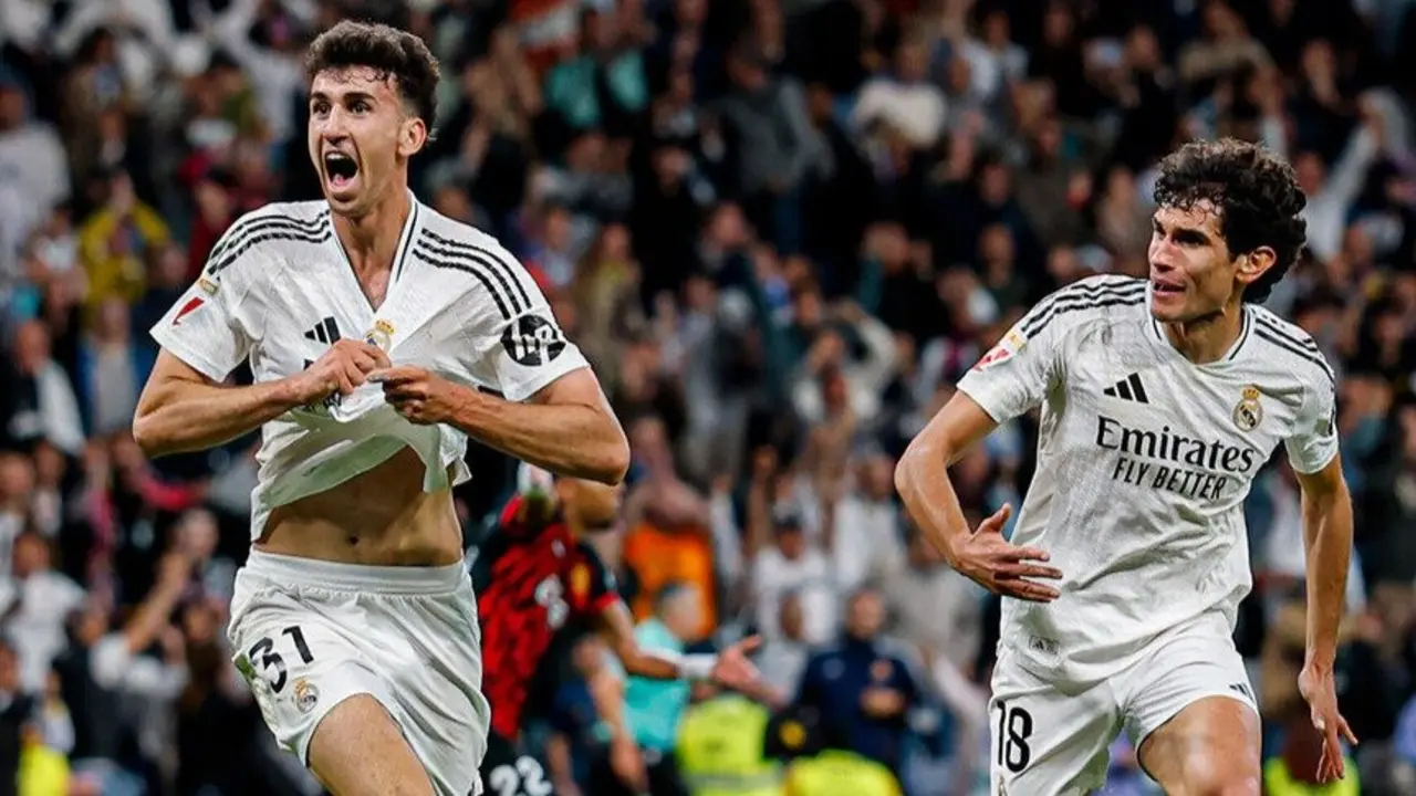 Jes&uacute;s Vallejo celebra un gol junto a Jacobo Ram&oacute;n / Real Madrid