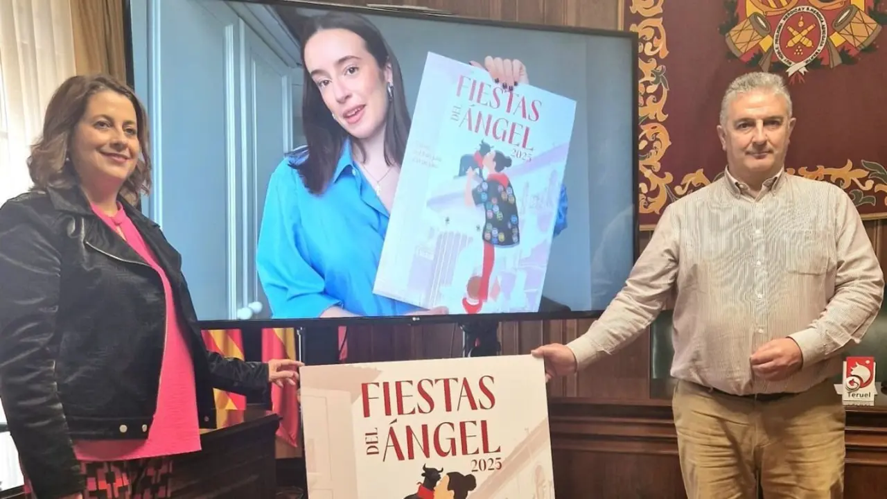 Mara Tena, en la pantalla, es la ganadora del cartel anunciador de Fiestas de la Vaquilla del &Aacute;ngel de Teruel 2025. / AYTO. TERUEL