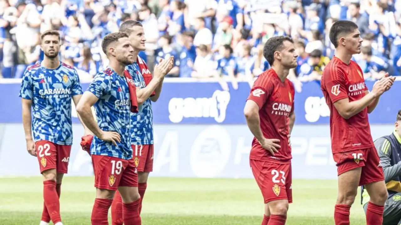 Jugadores del Real Zaragoza tras la derrota en Oviedo / LaLiga