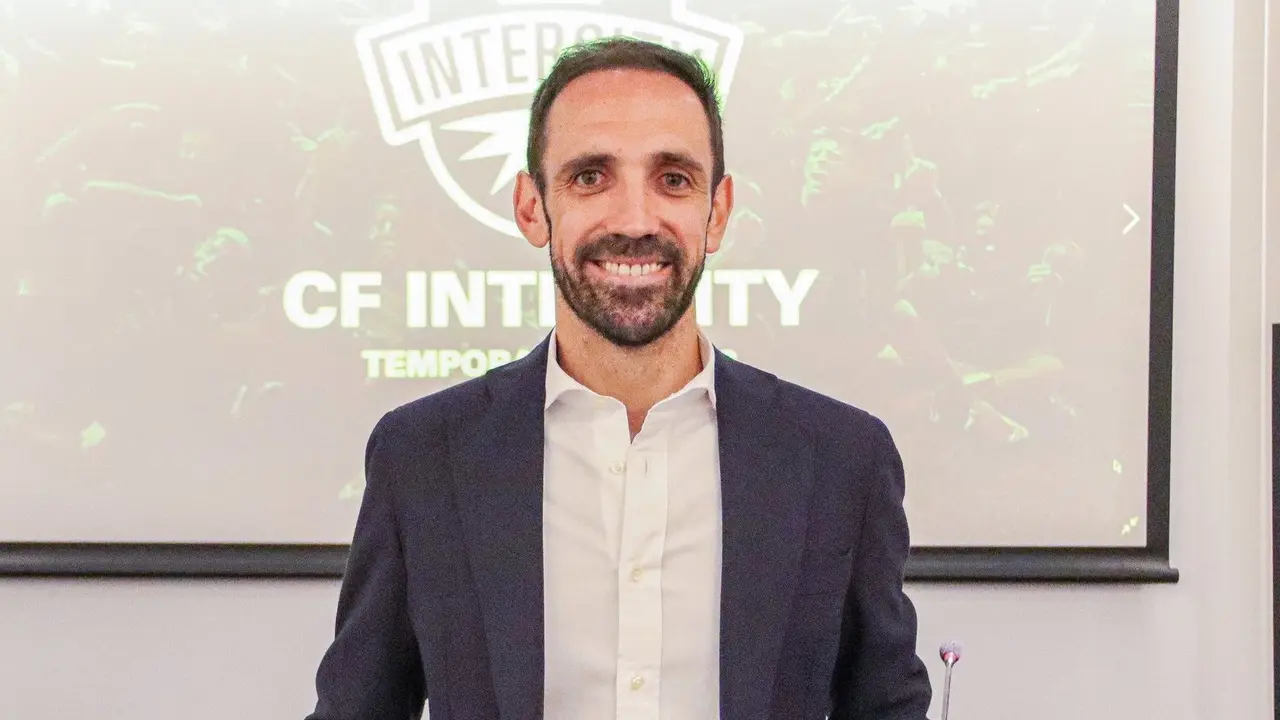 Juanfran Torres con el Intercity / INTERCITY