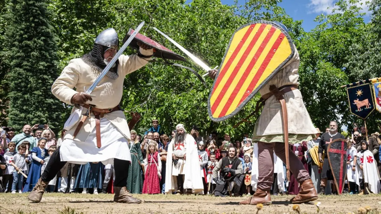 Recreaci&oacute;n de una justa medieval en Monz&oacute;n.