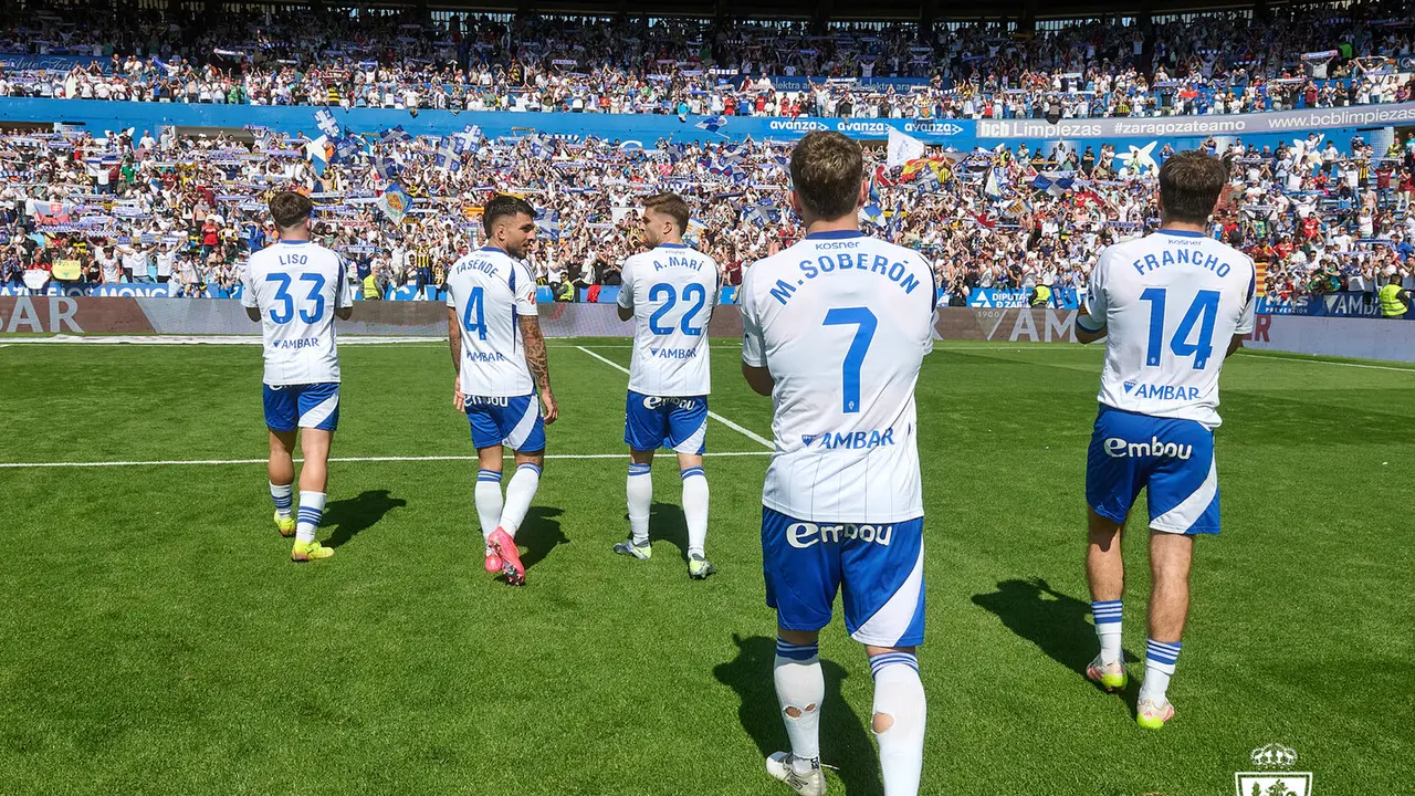 Agradecimiento de los jugadores del Real Zaragoza en La Romareda / Real Zaragoza