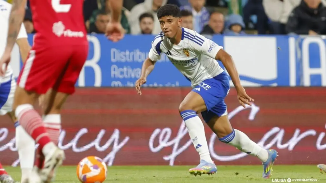 Adu Ares con el Real Zaragoza ante el Cartagena / LaLiga