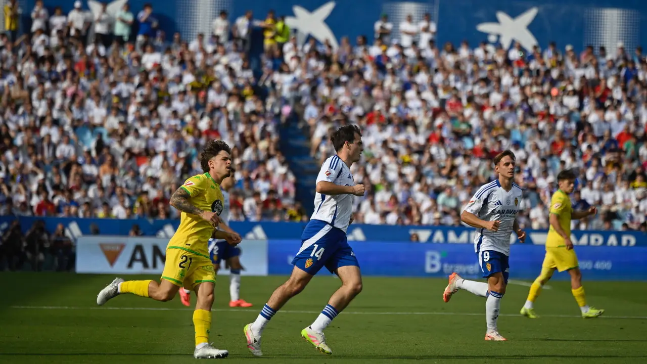 Francho Serrano ante el Deportivo / MARCOS CEBRI&Aacute;N