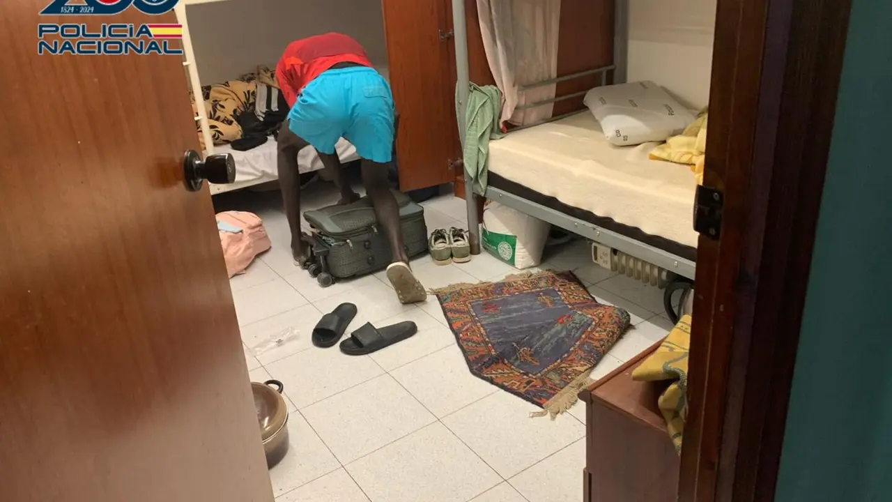 Desalojo del bajo en Parque Roma. / POLIC&Iacute;A NACIONAL