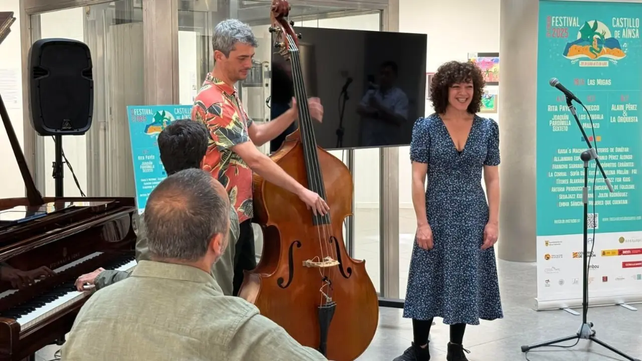 Dani Escolano al contrabajo, Pato Badian voz, Joaqu&iacute;n Pardinilla a la guitarra y Alejandro Esperanza al piano.