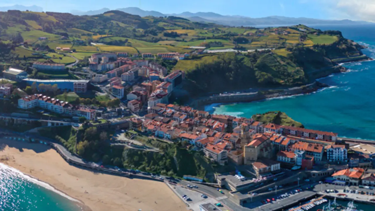El id&iacute;lico pueblo pegado a Zarautz con una playa &iacute;ntima y una comida de sobresaliente