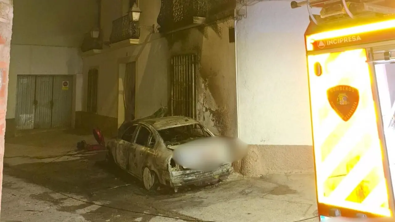 Incendio de un coche en &Eacute;pila que ha afectado a una vivienda. - DIPUTACI&Oacute;N DE ZARAGOZA