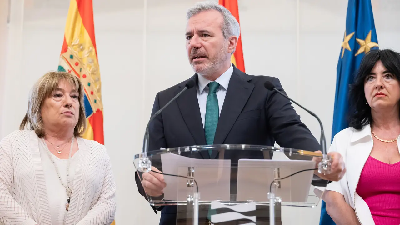 El presidente de Arag&oacute;n, Jorge Azc&oacute;n, en el Pignatelli/ Fabi&aacute;n Sim&oacute;n