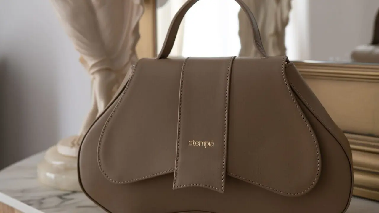 Bolso Farfalle Taupe ./ Atemp&igrave;a Studio