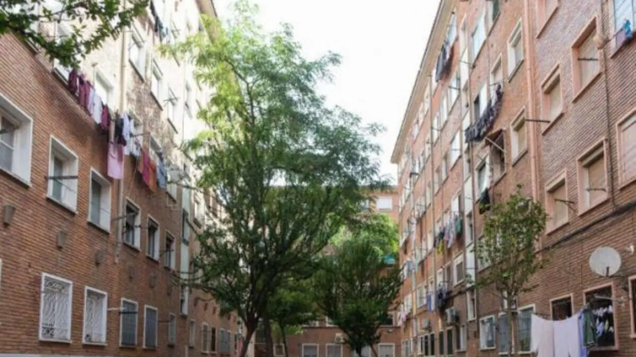 Una de las calles del entorno del Parque Bruil. / Asociaci&oacute;n de vecinos y vecinas de parque Bruil