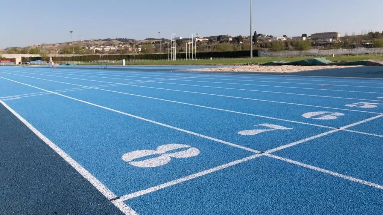 Pista de atletismo del Centro Aragon&eacute;s del Deporte / Fabi&aacute;n Sim&oacute;n, Gobierno de Arag&oacute;n