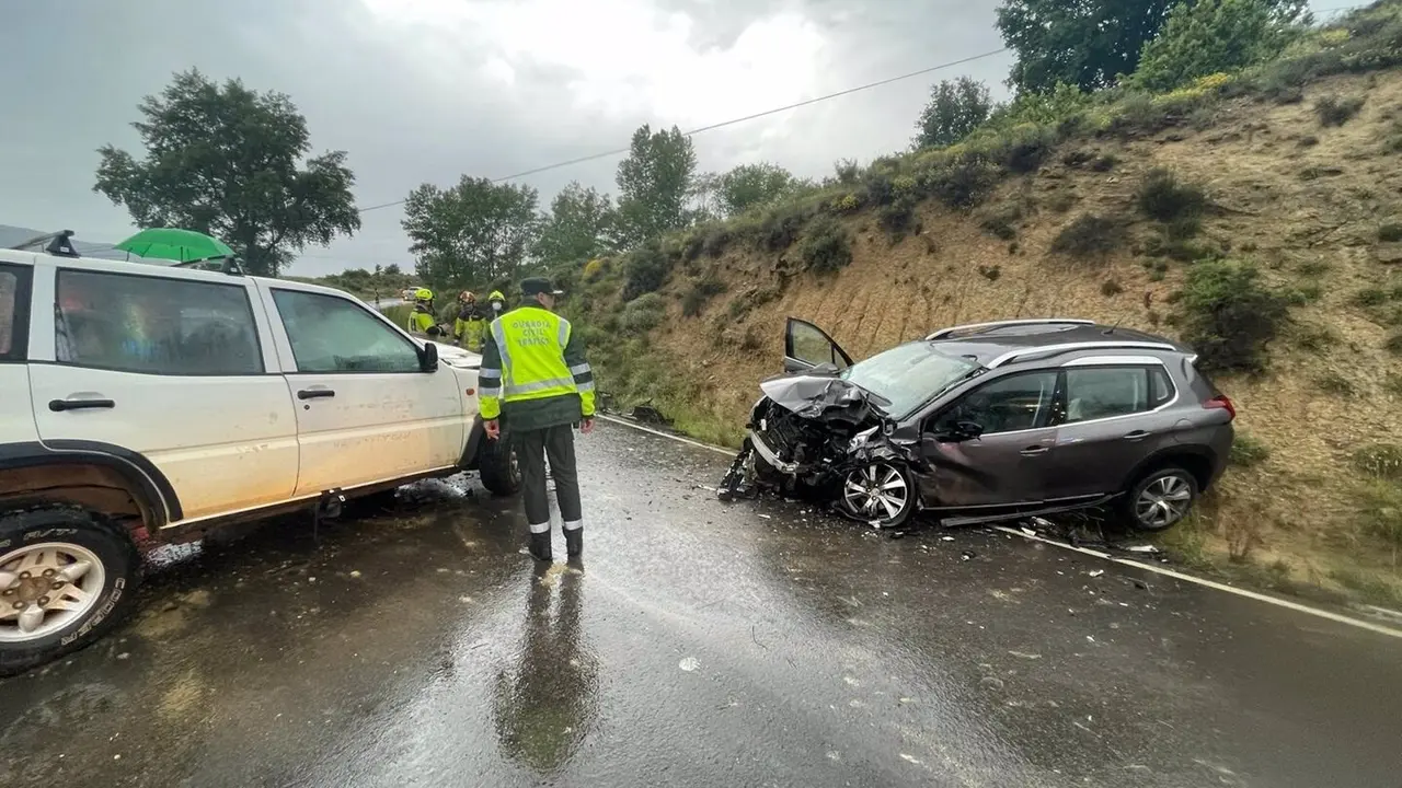 Choque frontal entre un coche y un todoterreno en Caldearenas (Huesca). - GUARDIA CIVIL
