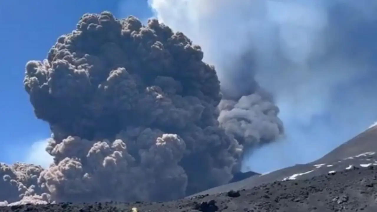 Erupci&oacute;n del volc&aacute;n Etna en Sicilia
