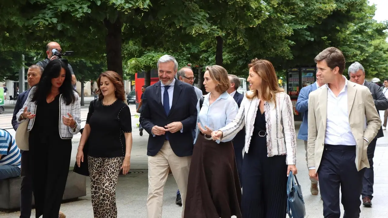 La secretaria general de los populares, Cuca Gamarra, en su visita a Zaragoza./ PP