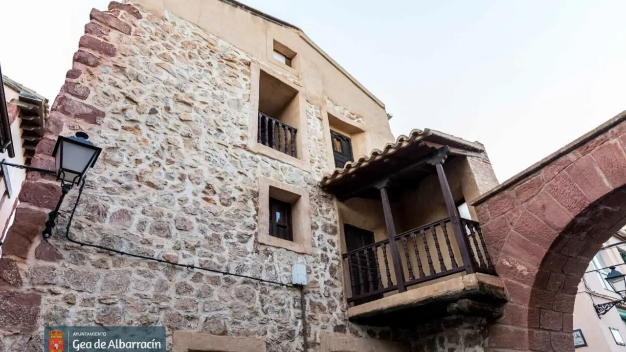 Arquitectura del pueblo. / AYUNTAMIENTO DE GEA DE ALBARRAC&Iacute;N