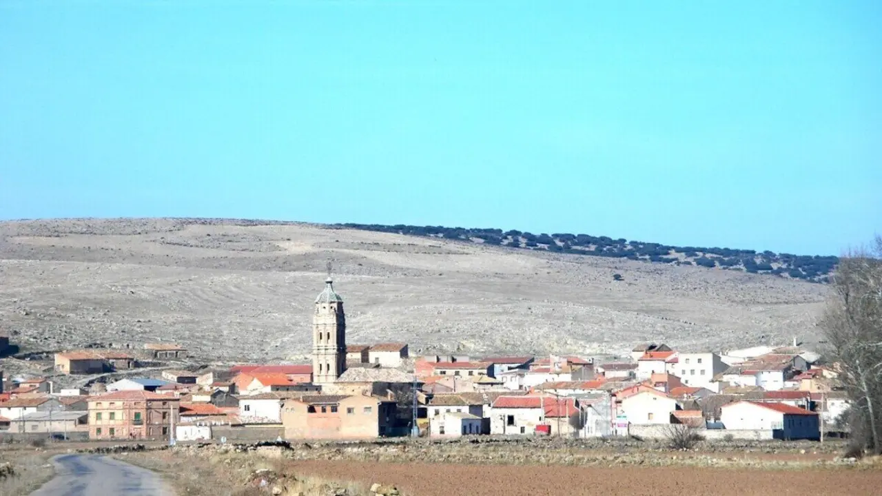 El pueblo de Teruel con nombre de mujer que guarda un castillo con un foso de 500m  ./ Turismo de Arag&oacute;n
