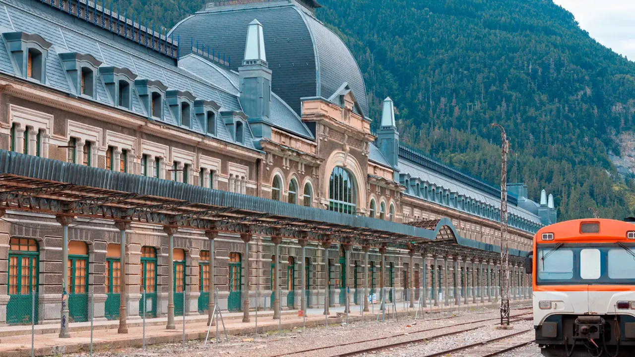 Estaci&oacute;n de Canfranc ./ Traveler