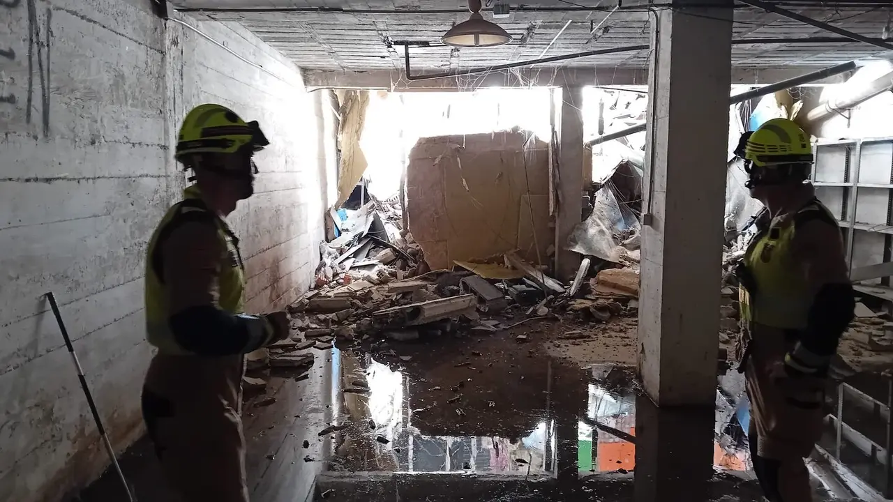 Desprendimiento de la terraza interior de un edifico en Zaragoza ./ Ayuntamiento de Zaragoza