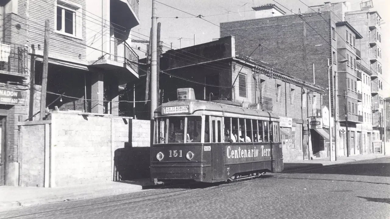 Un tranv&iacute;a de 1967 en el barrio de Montemol&iacute;n de Zaragoza - ASOCIACI&Oacute;N VECINAL LARRINAGA-MONTEMOL&Iacute;N