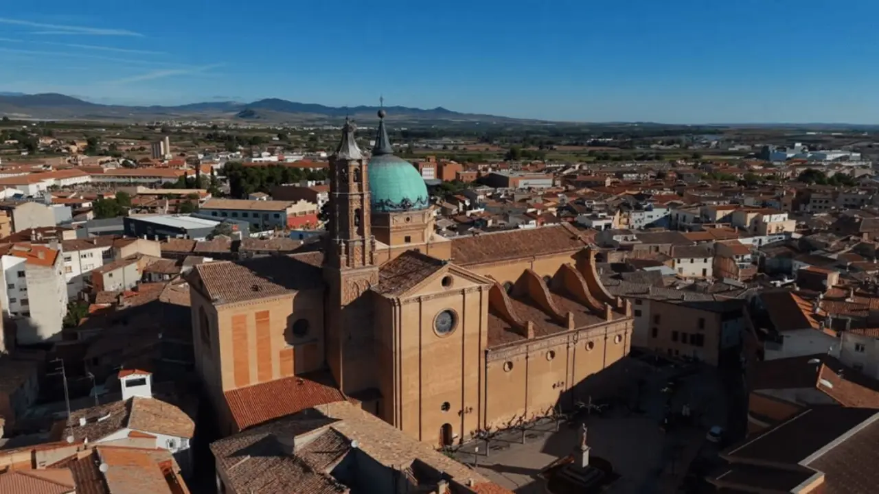 Vista a&eacute;rea de la iglesia de la Asunci&oacute;n, en La Almunia.