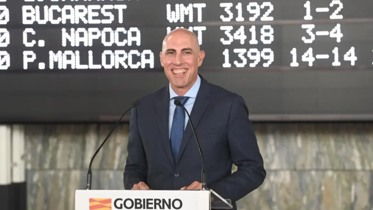 David S&aacute;nchez Fraile, director general de Transportes, ha anunciado la duplicaci&oacute;n de frecuencias entre el Aeropuerto de Zaragoza y los de Tenerife Norte y Gran Canaria. David S&aacute;nchez Fraile, director general de Transportes, ha anunciado la duplicaci&oacute;n de frecuencias entre el Aeropuerto de Zaragoza y los de Tenerife Norte y Gran Canaria. / Ram&oacute;n Comet.