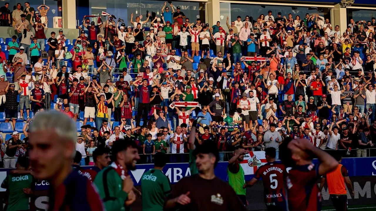Gradas de El Alcoraz durante un partido de la SD Huesca / SD Huesca