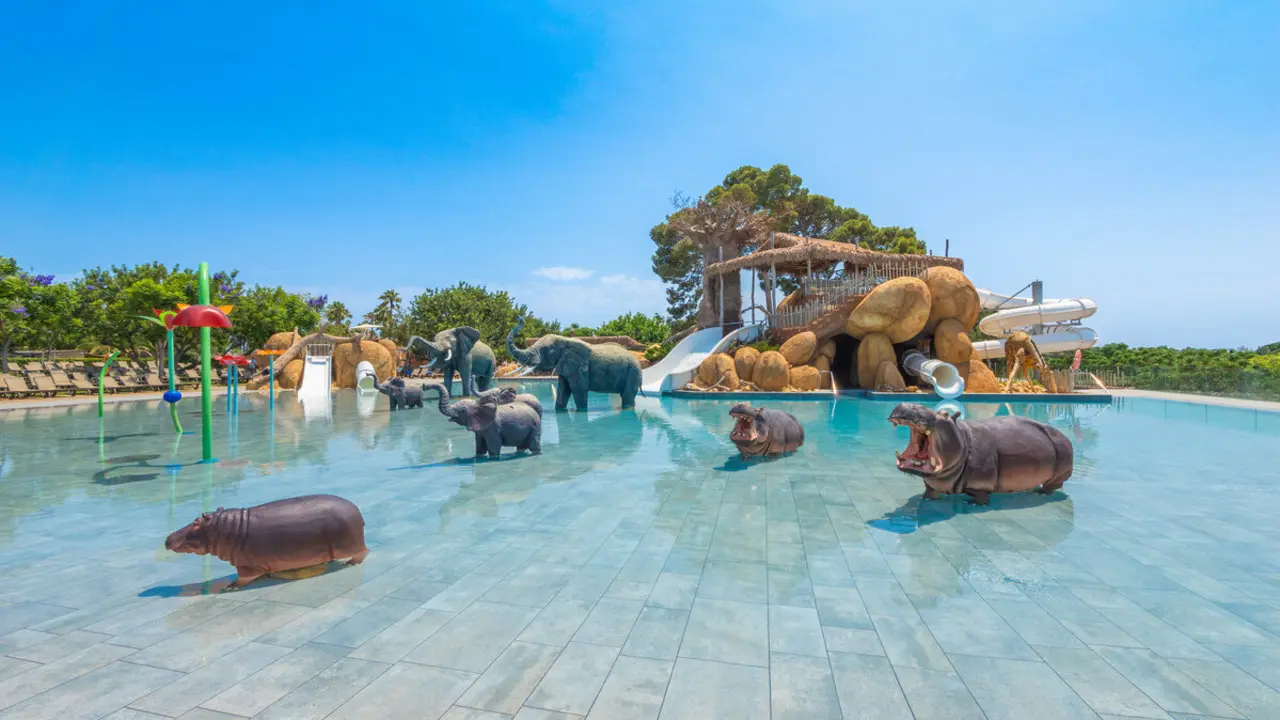 Piscina del Camping Resort Sangul&iacute;