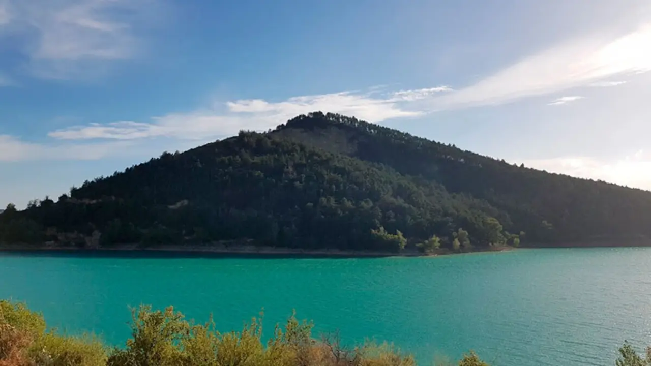 Embalse de Alloz ./ Turismo rural de Navarra