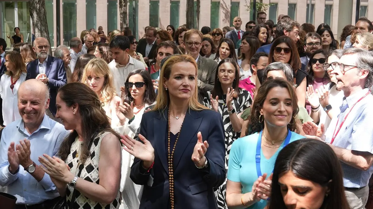 Jueces y fiscales durante un paro de diez minutos de asociaciones de jueces y fiscales, frente a Ciutat de la Justicia, a 11 de junio de 2025, en Barcelona. /EP