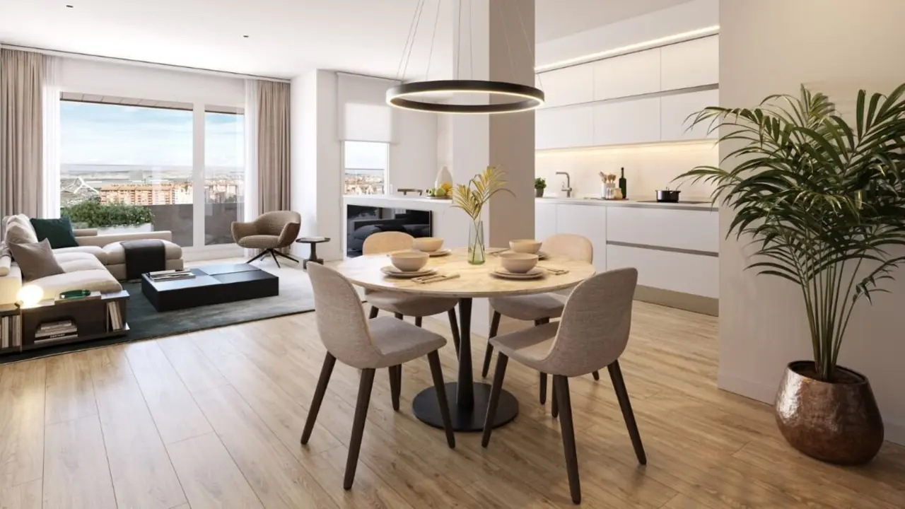 Interior de una vivienda de obra nueva sostenible. / Grupo Plaza 14