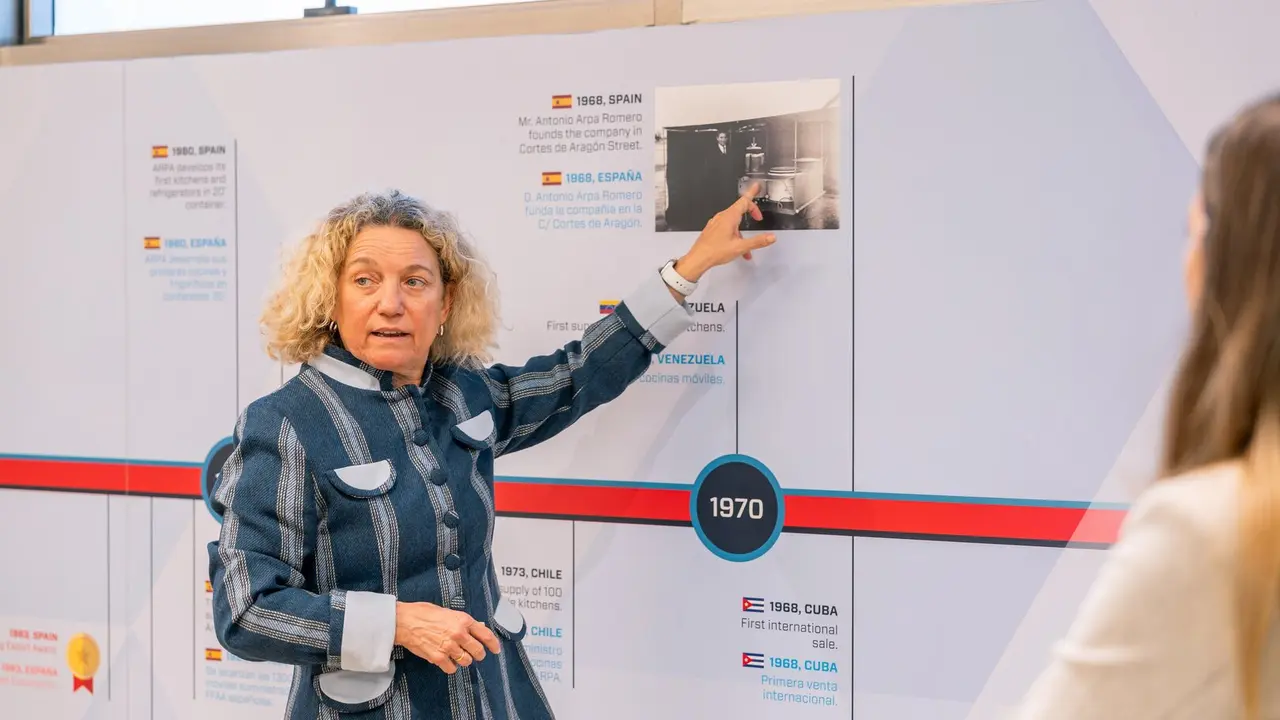 Clara Arpa, en las instalaciones de Arpa Equipos M&oacute;viles de Campa&ntilde;a / &Aacute;lvaro Calvo para HOY ARAG&Oacute;N