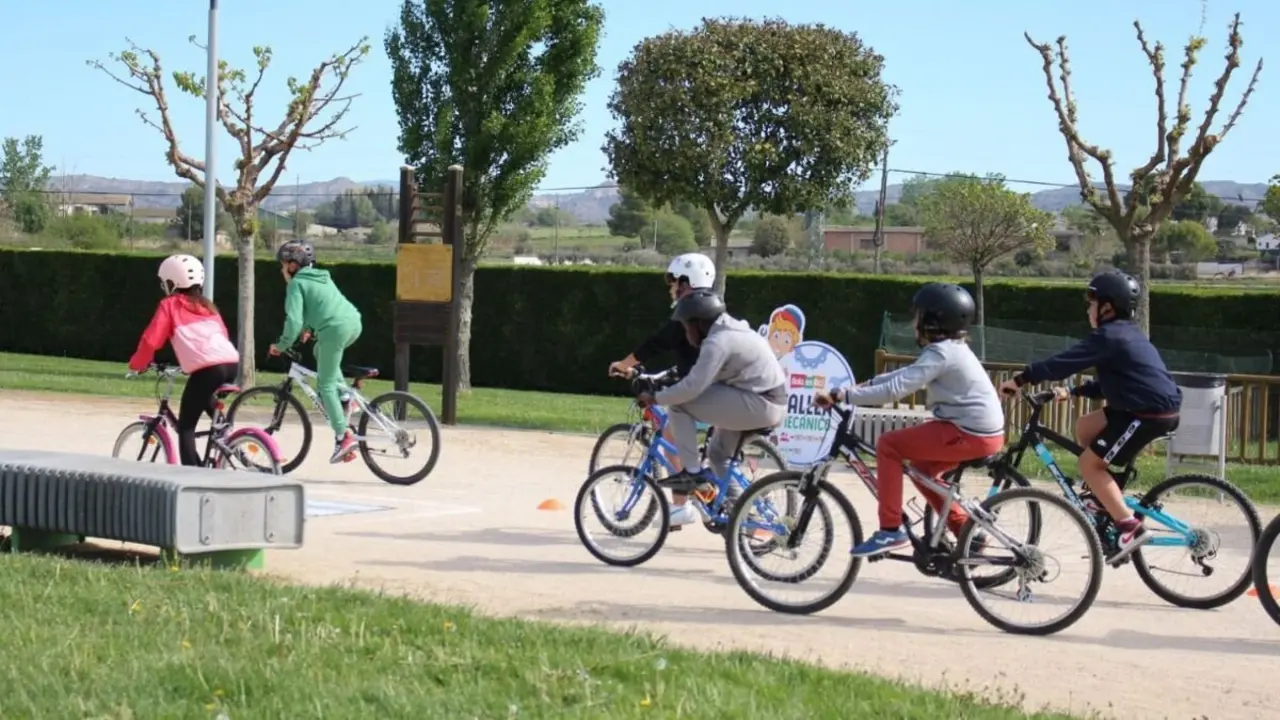 Paseo en bici en Bin&eacute;far.