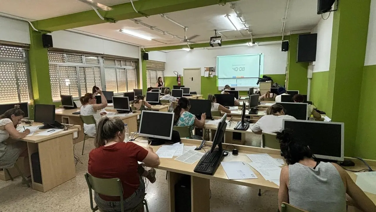 Imagen de la primera prueba de oposici&oacute;n, celebrada el 15 de junio en el IES Santiago Hern&aacute;ndez de Zaragoza. - GOBIERNO DE ARAG&Oacute;N