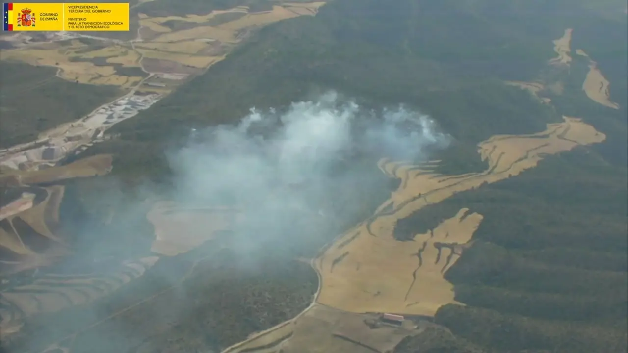 Incendio forestal en Berge en una imagen a&eacute;rea tomada desde el ACO del Miteco, a las 19.14 horas. / GOBIERNO DE ARAG&Oacute;N