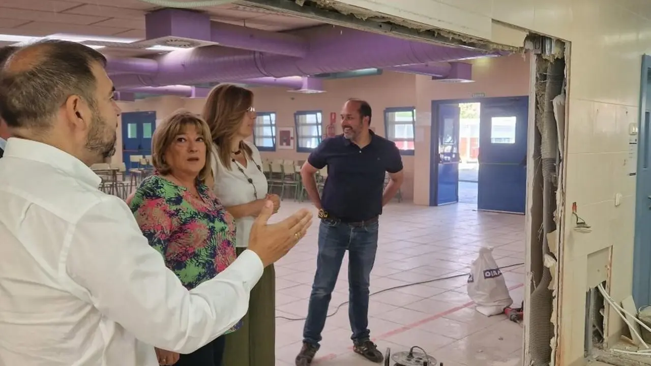 La consejera de Educaci&oacute;n, Tomasa Hern&aacute;ndez. Ha visitado las obras en el CEIP Lucien Briet de Zaragoza. - GOBIERNO DE ARAG&Oacute;N
