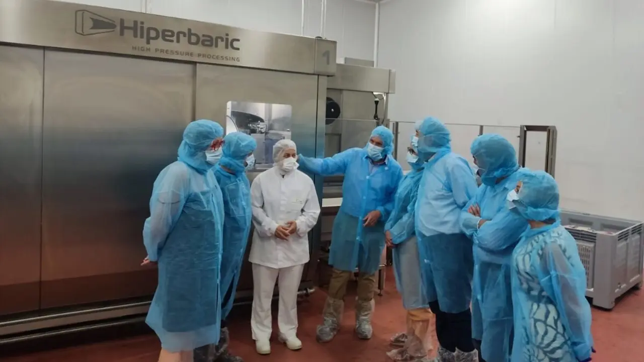 Visita municipal a las instalaciones del Grupo Vall Companys en Calamocha.