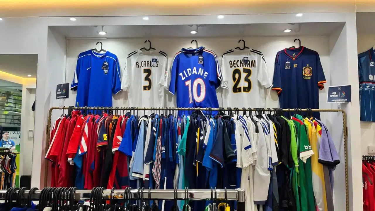 Pop-up Zaragoza 2024 ./ Ropa Futboleros